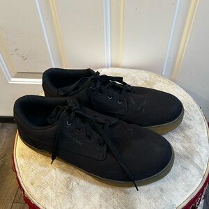 New men’s Volcom Black Sneakers with Gum Sole Sz 11